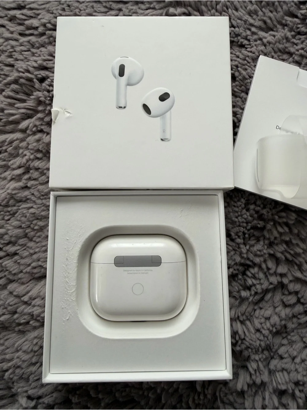 Apple White Wireless Earbuds with Charging Case